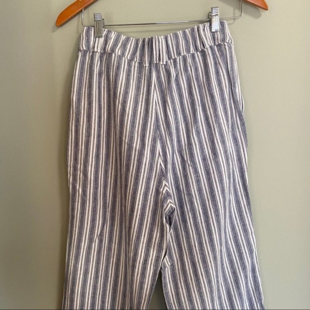A&F Linen-Blend Pleaded Wide Ultra High Rise Pant - Picture 8 of 8